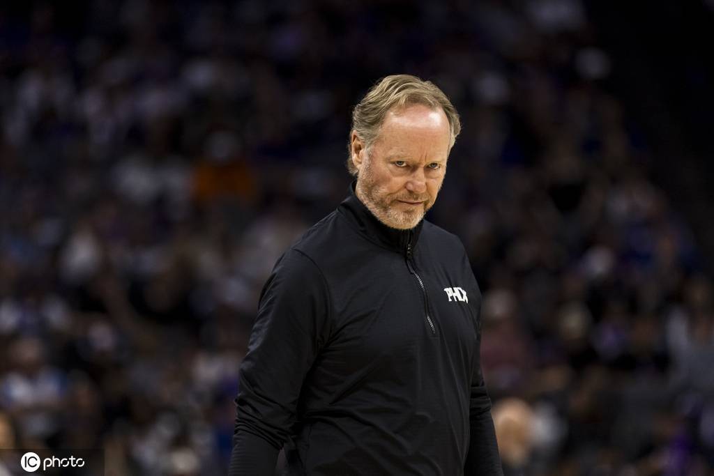太阳解雇主帅布登霍尔泽 官方：本赛季表现未达预期