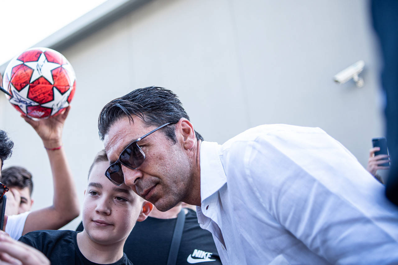 布冯谈当年欧冠染红：虽感到羞愧但我还会那么做&amp;不知道为何被罚